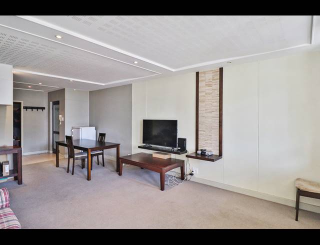 2 BEDROOM APARTMENT TO LET IN HUMEWOOD